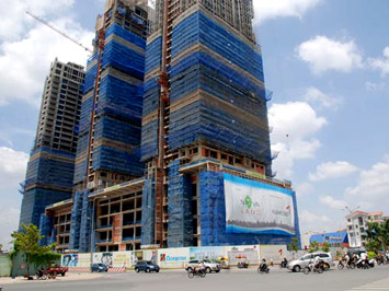 “Trống đánh xuôi, kèn thổi ngược”